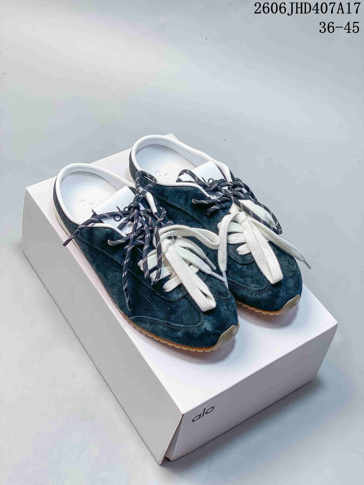 Alo Yoga Sunset Sneaker in Navy