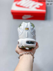 Nike Air Max Plus Sneakers White and Green 2607ND776A16