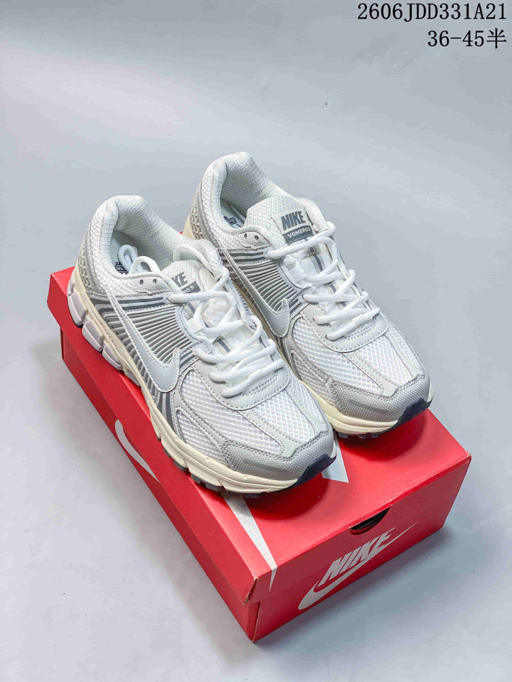 Nike Zoom Vomero 5 Sneakers FJ4151-004 White Grey