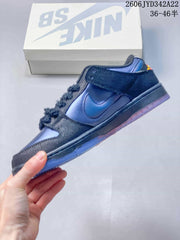 Nike SB Dunk Low Skateboarding Shoes in Navy and Blue