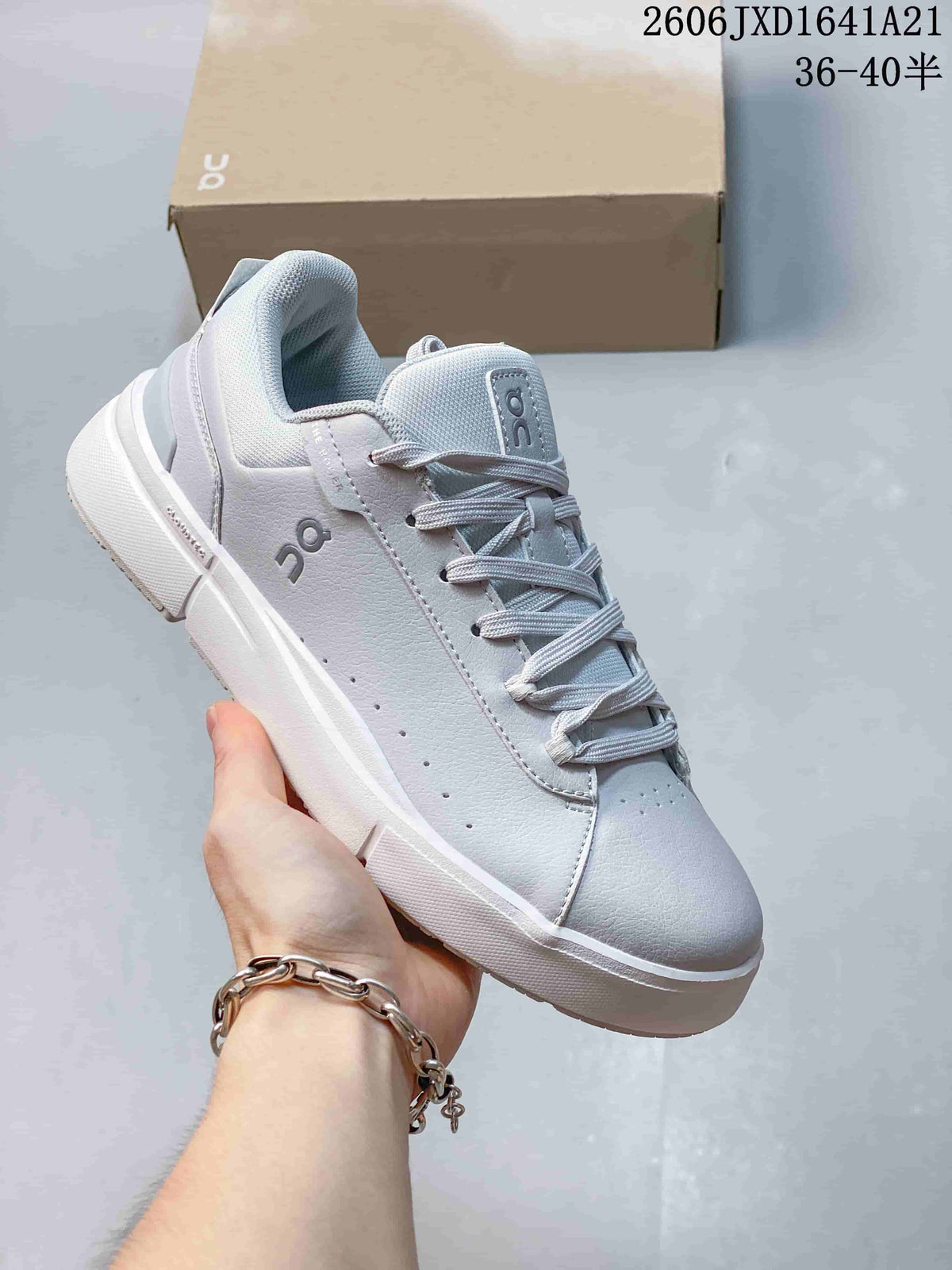 On The Roger Clubhouse Sneakers in White