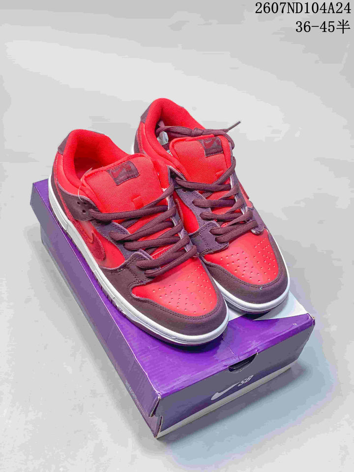 Nike SB Dunk Low Pro QS Low-Top Sneakers