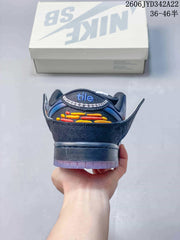 Nike SB Dunk Low Skateboarding Shoes in Navy and Blue