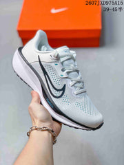 Nike Quest 6 Low-Top Running Sneakers