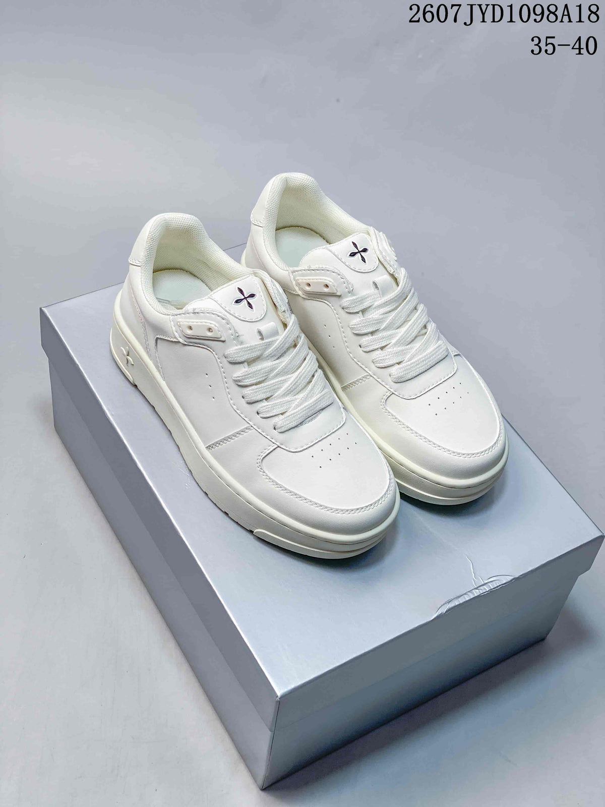 SMFK 711580EWO White Low-Top Sneakers