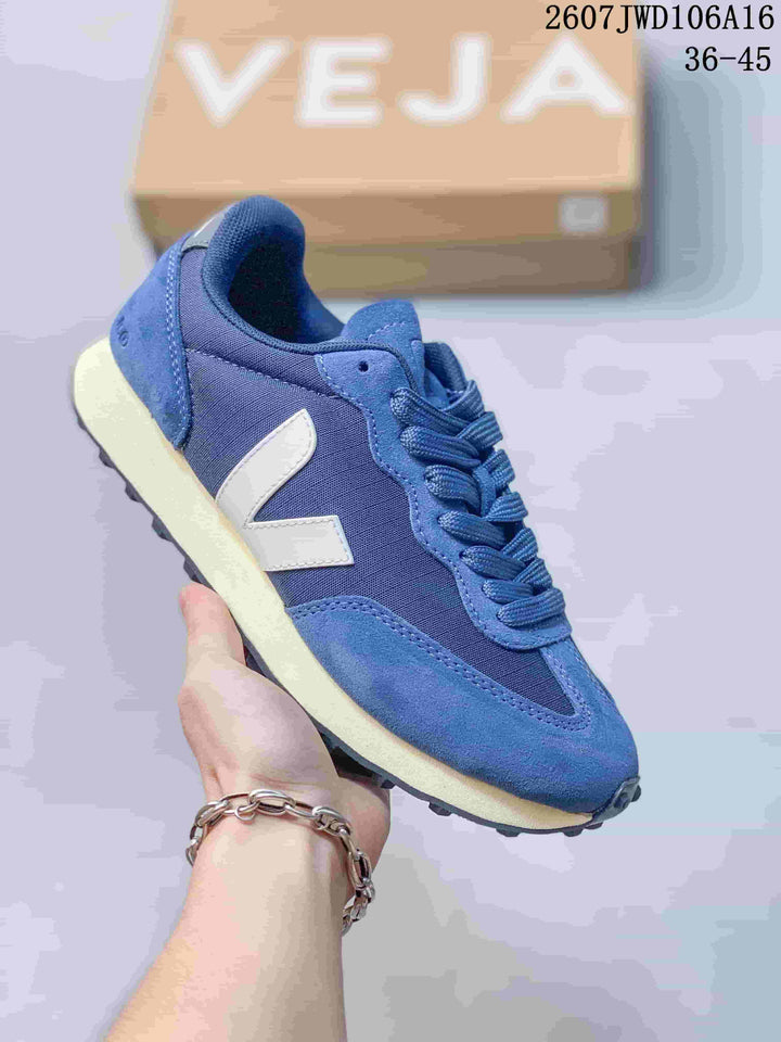 VEJA Rio Branco Alveomesh Sneakers