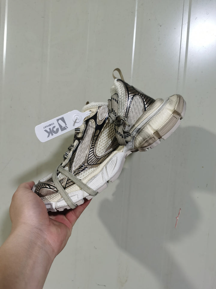 0185 White and Gold Sneakers