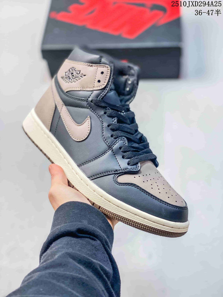 Nike Air Jordan 1 Retro High OG High-Top Sneakers