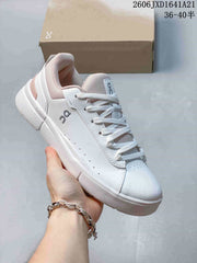 On The Roger Clubhouse Sneakers in White