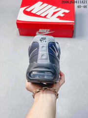 Nike Air Max 95 Sneakers in Grey